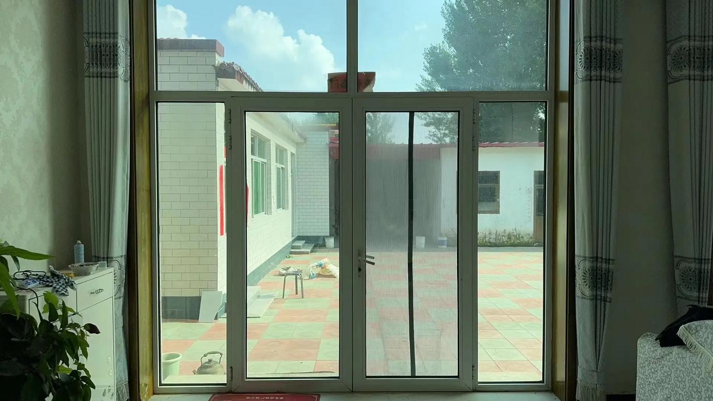 出售断桥铝门窗,铝合金门窗,室内各种门,灯,木地板和院砖等等